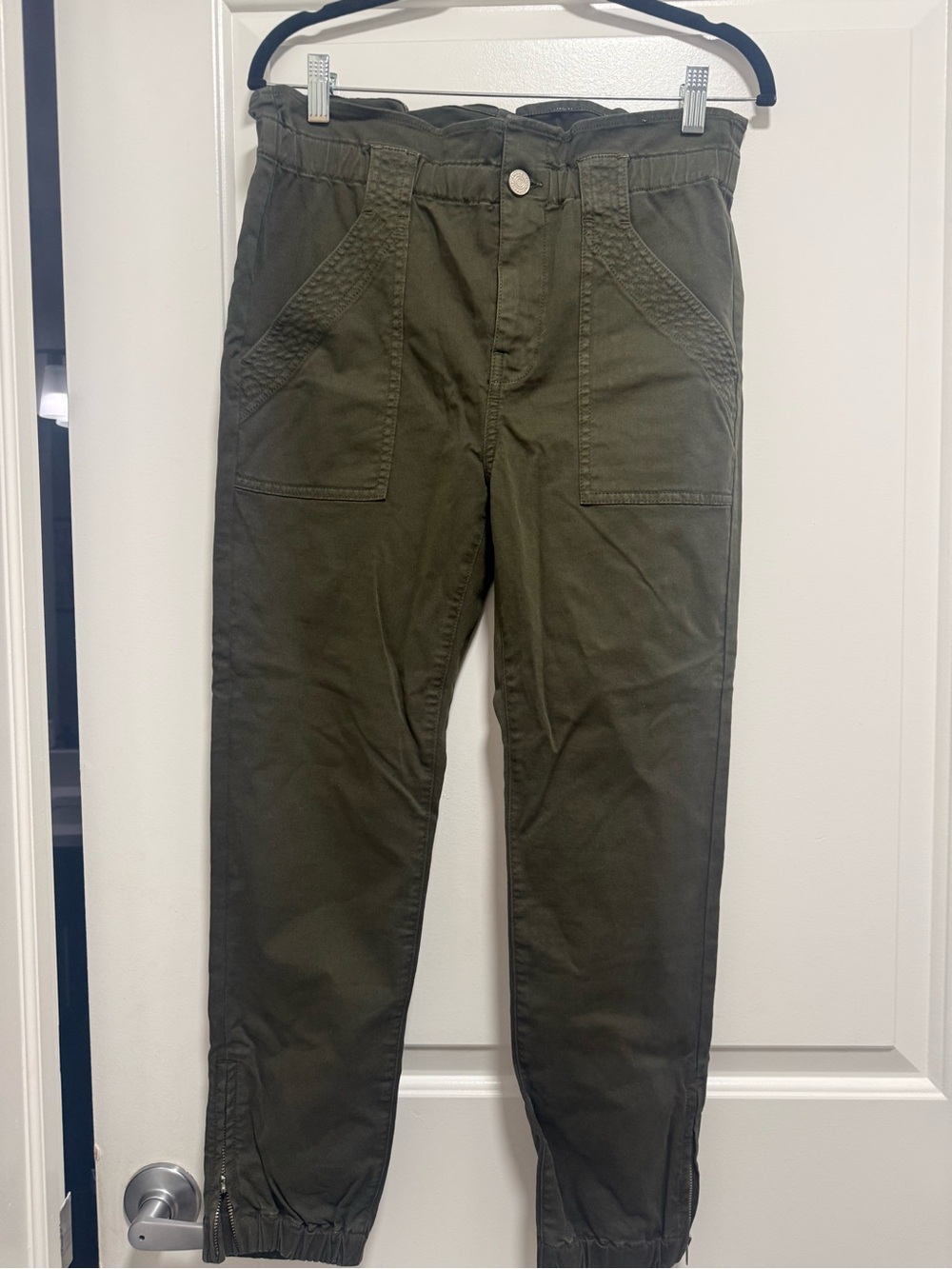 Frame Women’s Olive Cargo Pants, paper bag style waist, cinched zipper bottom